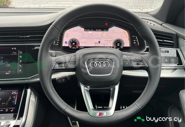 Audi Q8 Черный