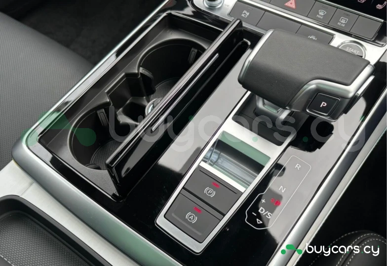 Audi Q8 Черный