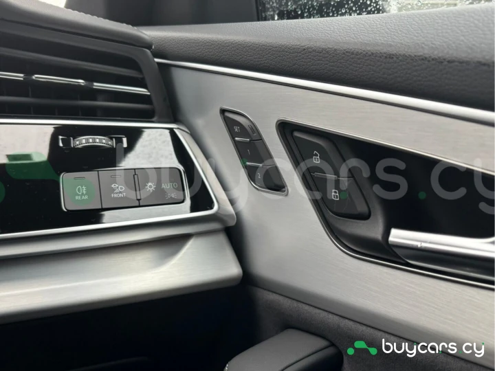 Audi Q8 Черный