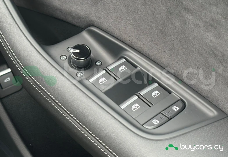 Audi Q8 Черный