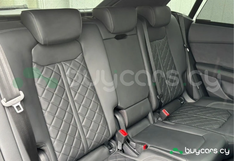 Audi Q8 Черный