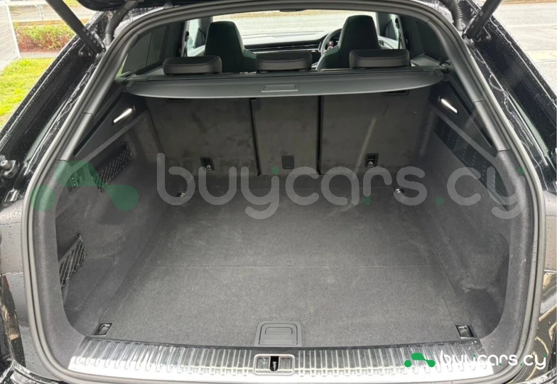 Audi Q8 Черный