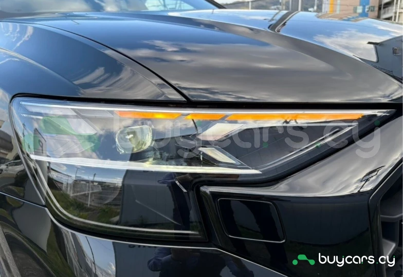 Audi Q8 Черный