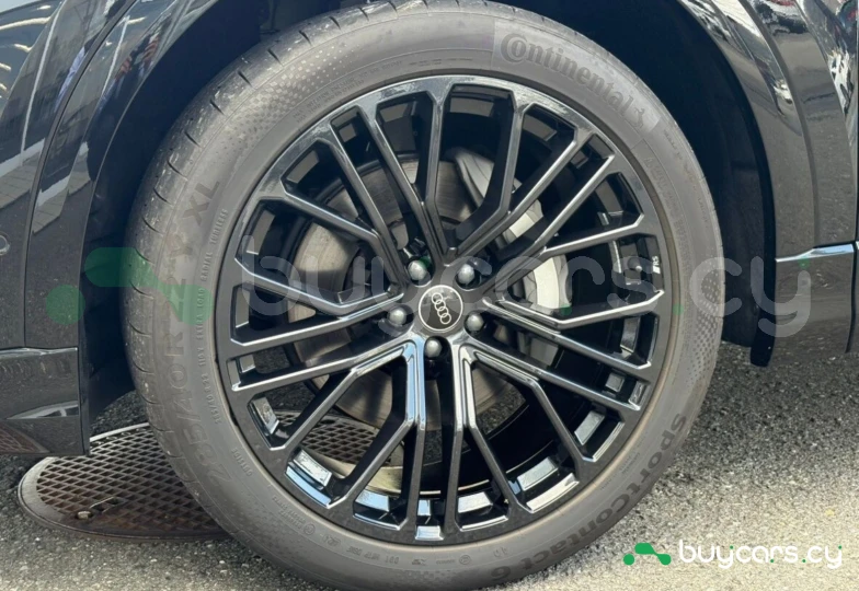 Audi Q8 Черный