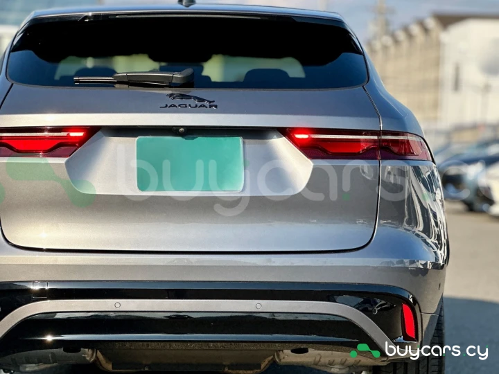 Jaguar F-Pace Серый