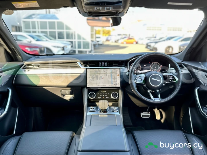 Jaguar F-Pace Серый