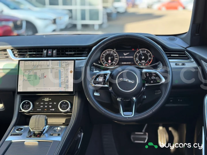 Jaguar F-Pace Серый