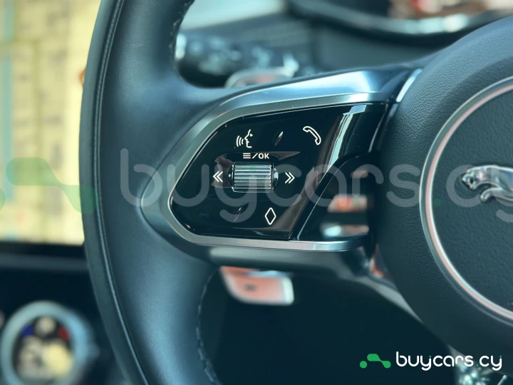 Jaguar F-Pace Серый