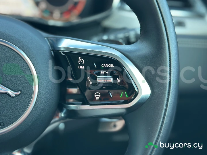 Jaguar F-Pace Серый