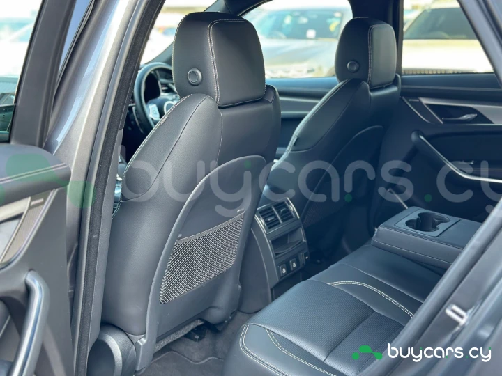 Jaguar F-Pace Серый