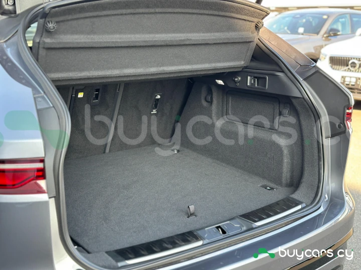 Jaguar F-Pace Серый