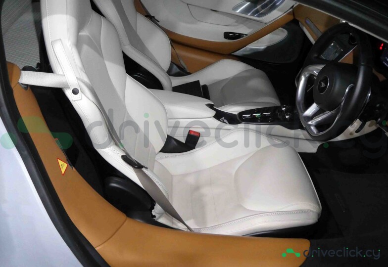 McLaren GT White