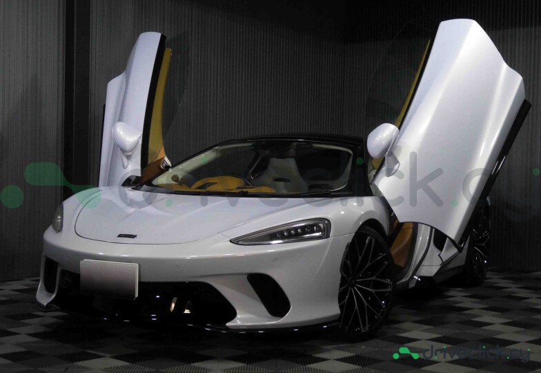 McLaren GT White