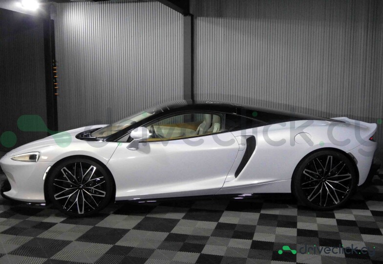 McLaren GT White