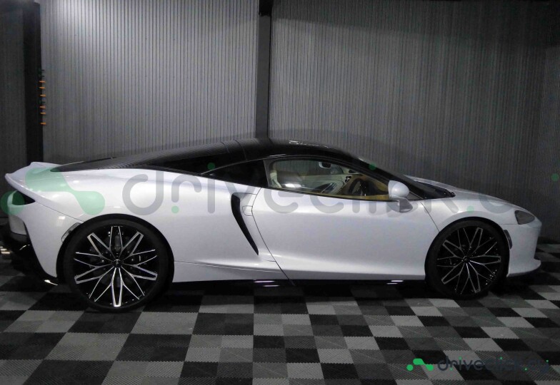 McLaren GT White