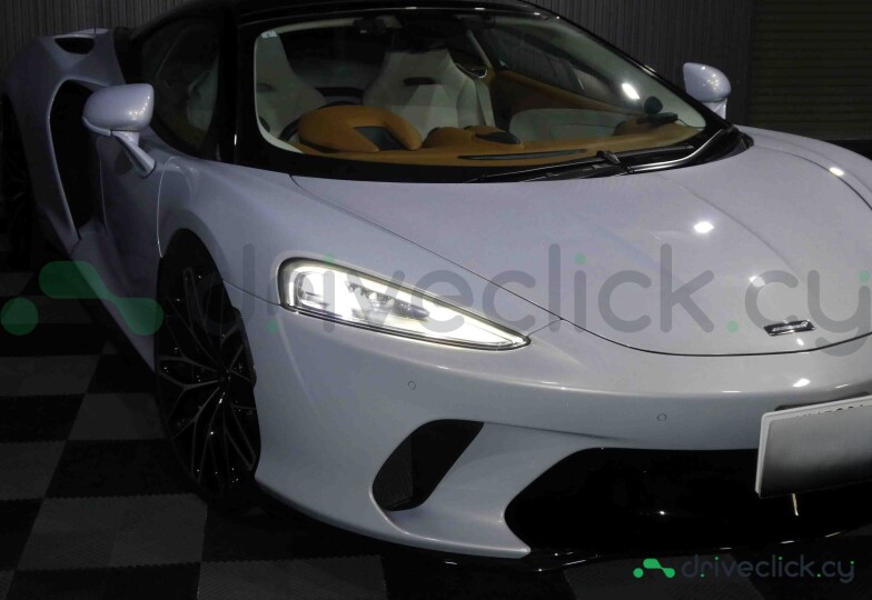 McLaren GT White