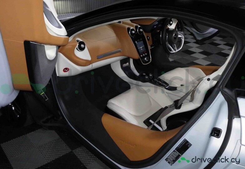 McLaren GT White