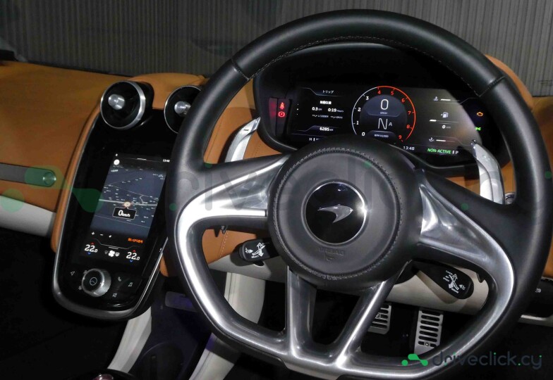 McLaren GT White