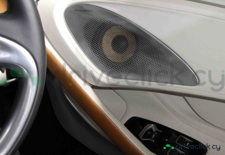 McLaren GT White