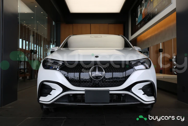 Mercedes EQE Белый