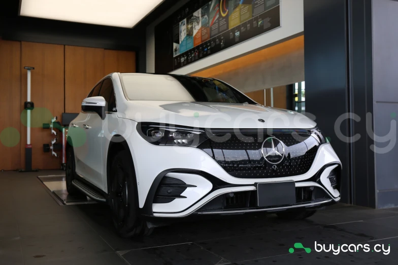 Mercedes EQE Белый