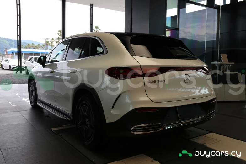 Mercedes EQE Белый