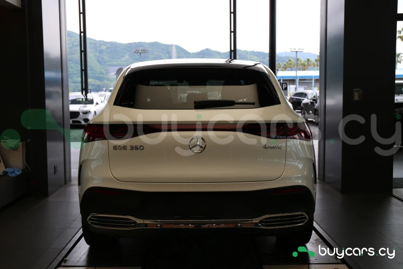 Mercedes EQE Белый