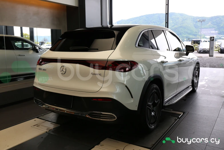 Mercedes EQE Белый