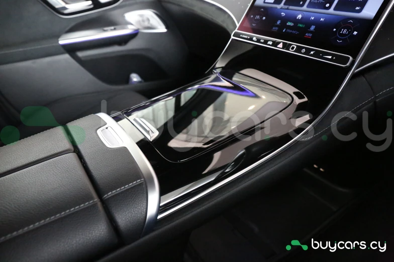 Mercedes EQE Белый