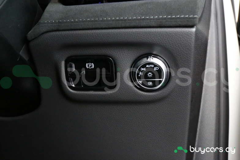 Mercedes EQE Белый