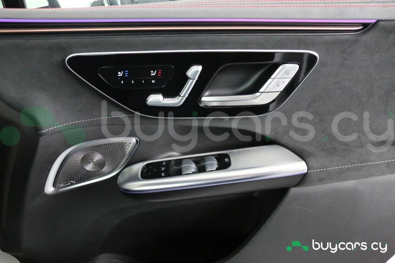 Mercedes EQE Белый