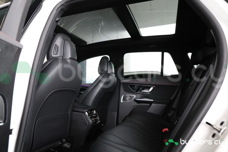 Mercedes EQE Белый