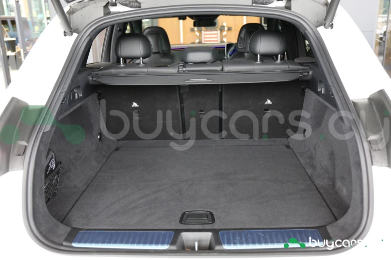 Mercedes EQE Белый