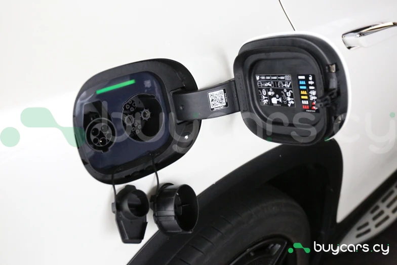 Mercedes EQE Белый