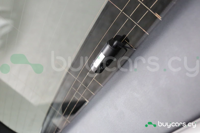 Mercedes EQE Белый