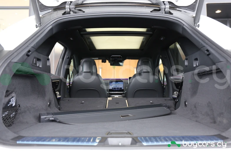 Mercedes EQE Белый