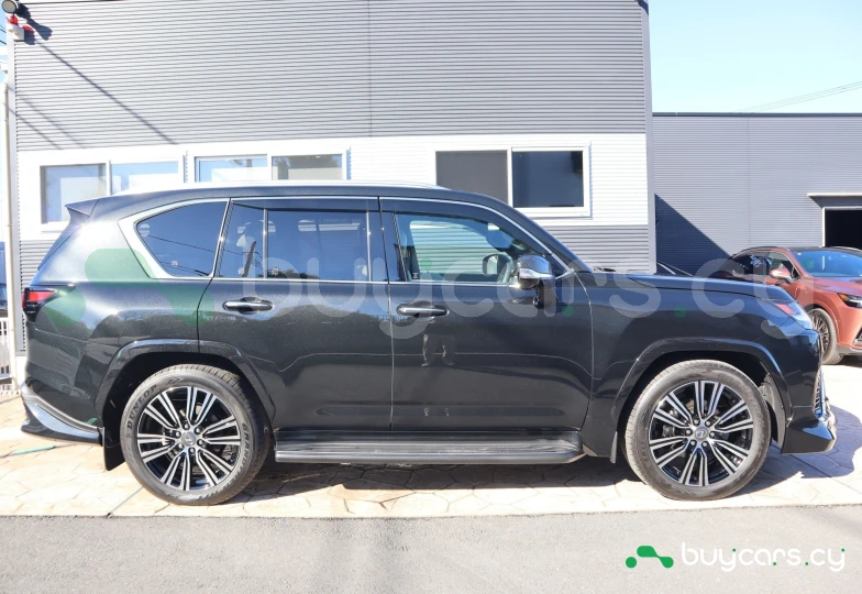 Lexus LX Черный