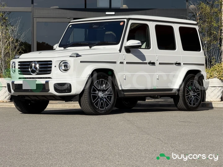 Mercedes G-class White