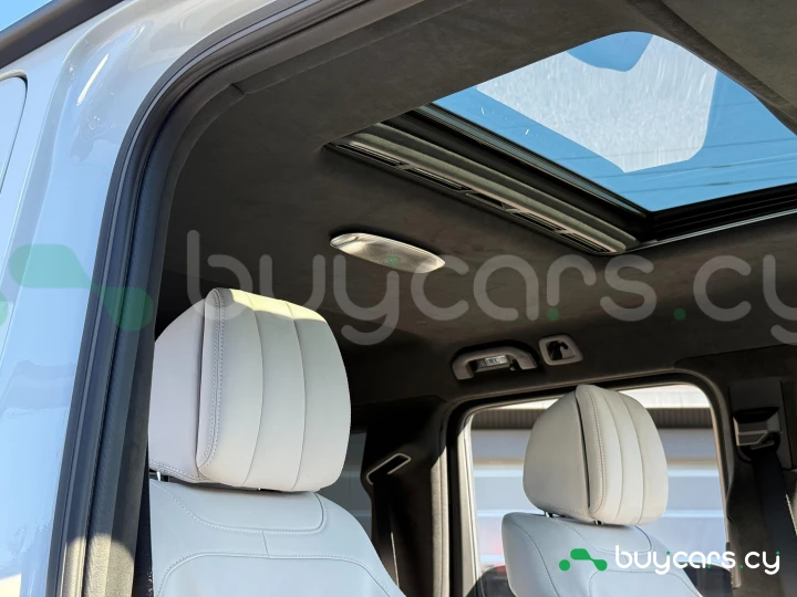 Mercedes G-class White