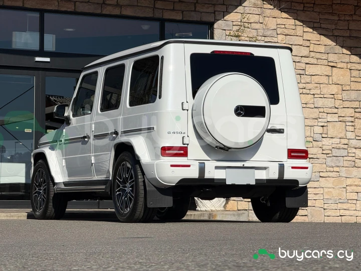 Mercedes G-class White