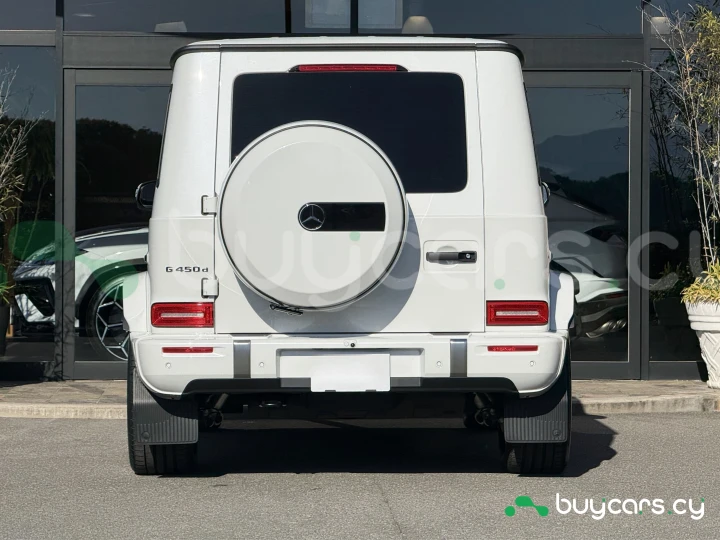 Mercedes G-class White