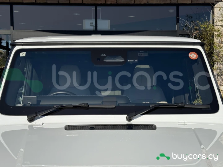 Mercedes G-class White