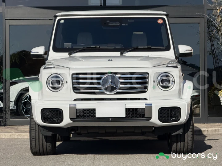 Mercedes G-class White
