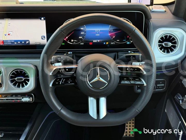 Mercedes G-class White