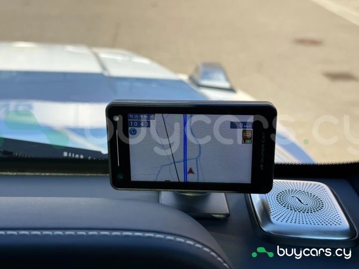 Mercedes G-class White