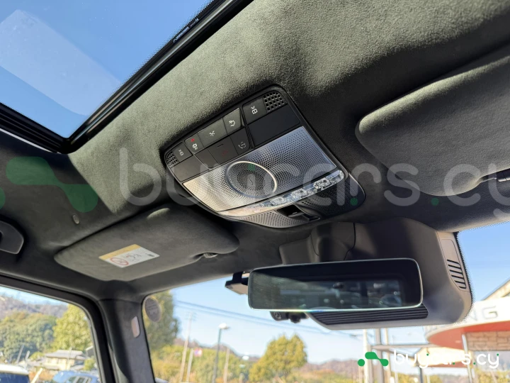 Mercedes G-class White