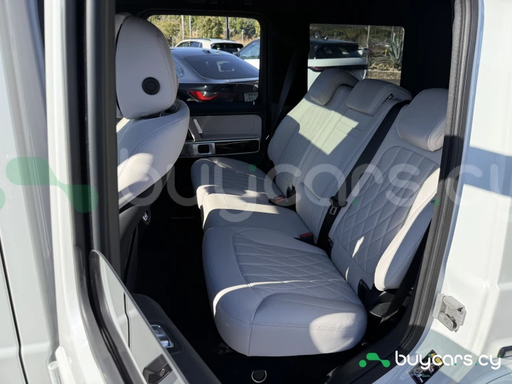 Mercedes G-class White