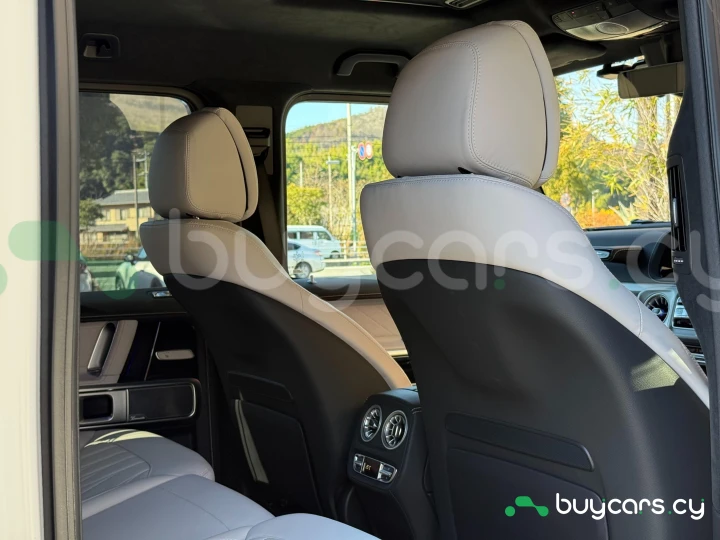 Mercedes G-class White