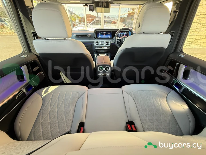 Mercedes G-class White