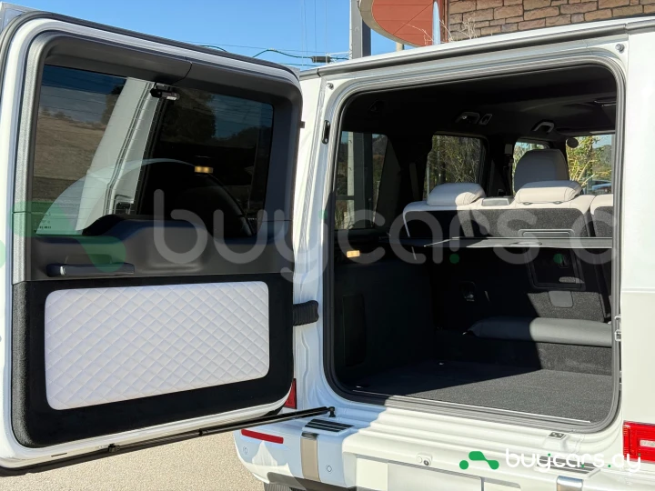 Mercedes G-class White